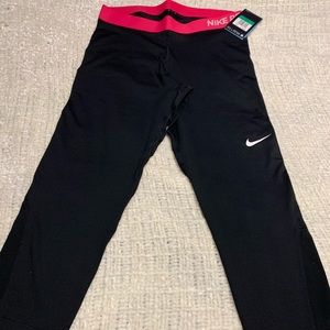 Nike Pro capris size XL new with tags